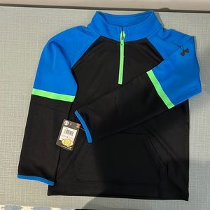 Boys Under Armour 1/4 zip pull over in size 6